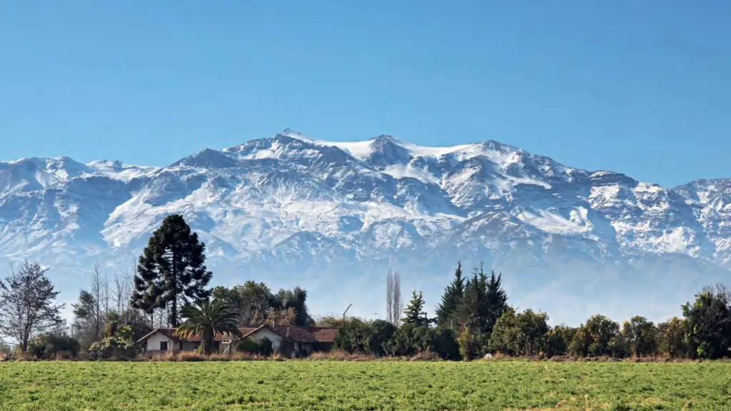 Paisaje rural y cordillera de los Andes desde Condoroma, losandes.cl